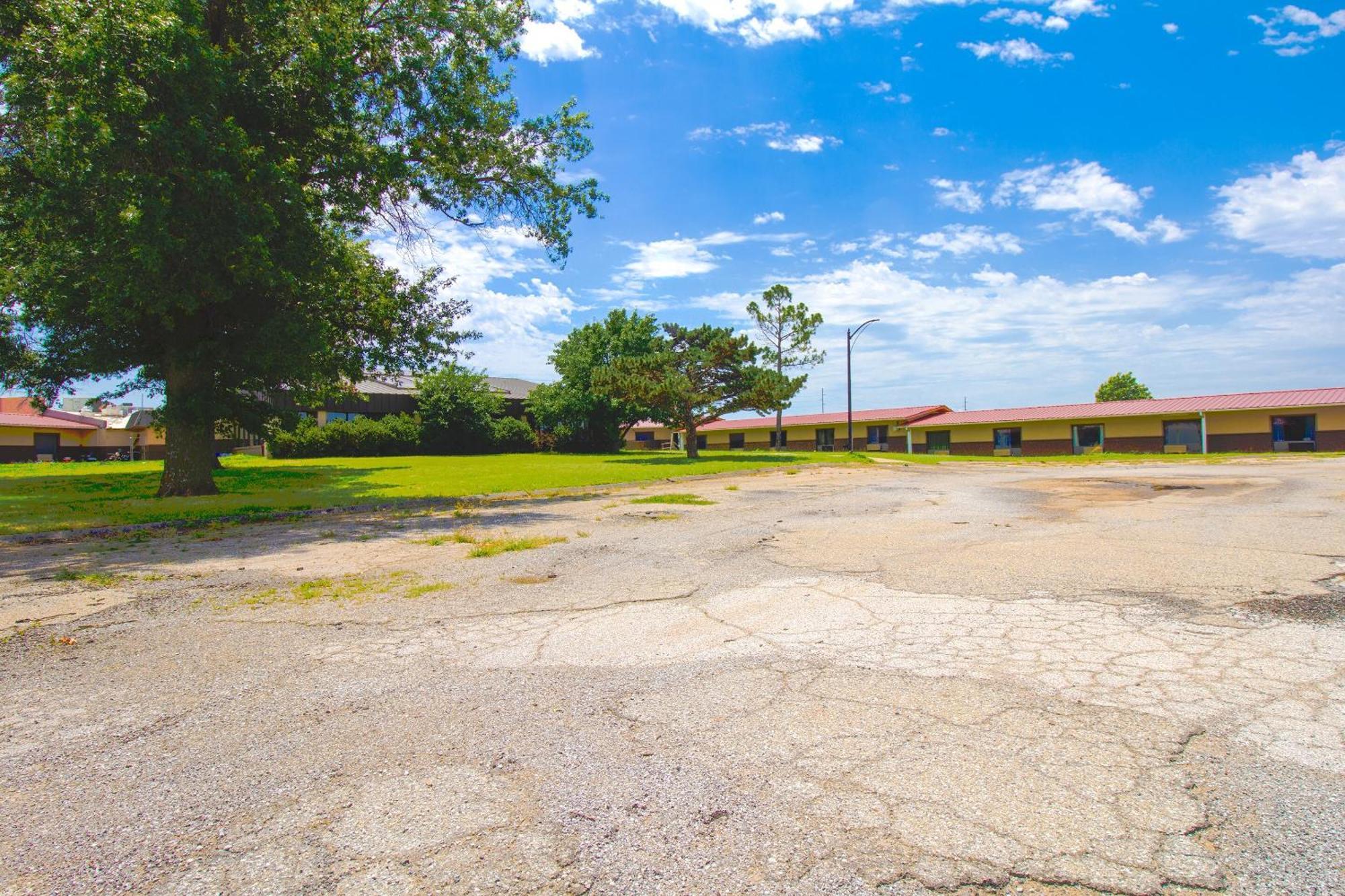 American Best Inn By Oyo I-35 Perry Near Lake Mcmurtry Exterior foto