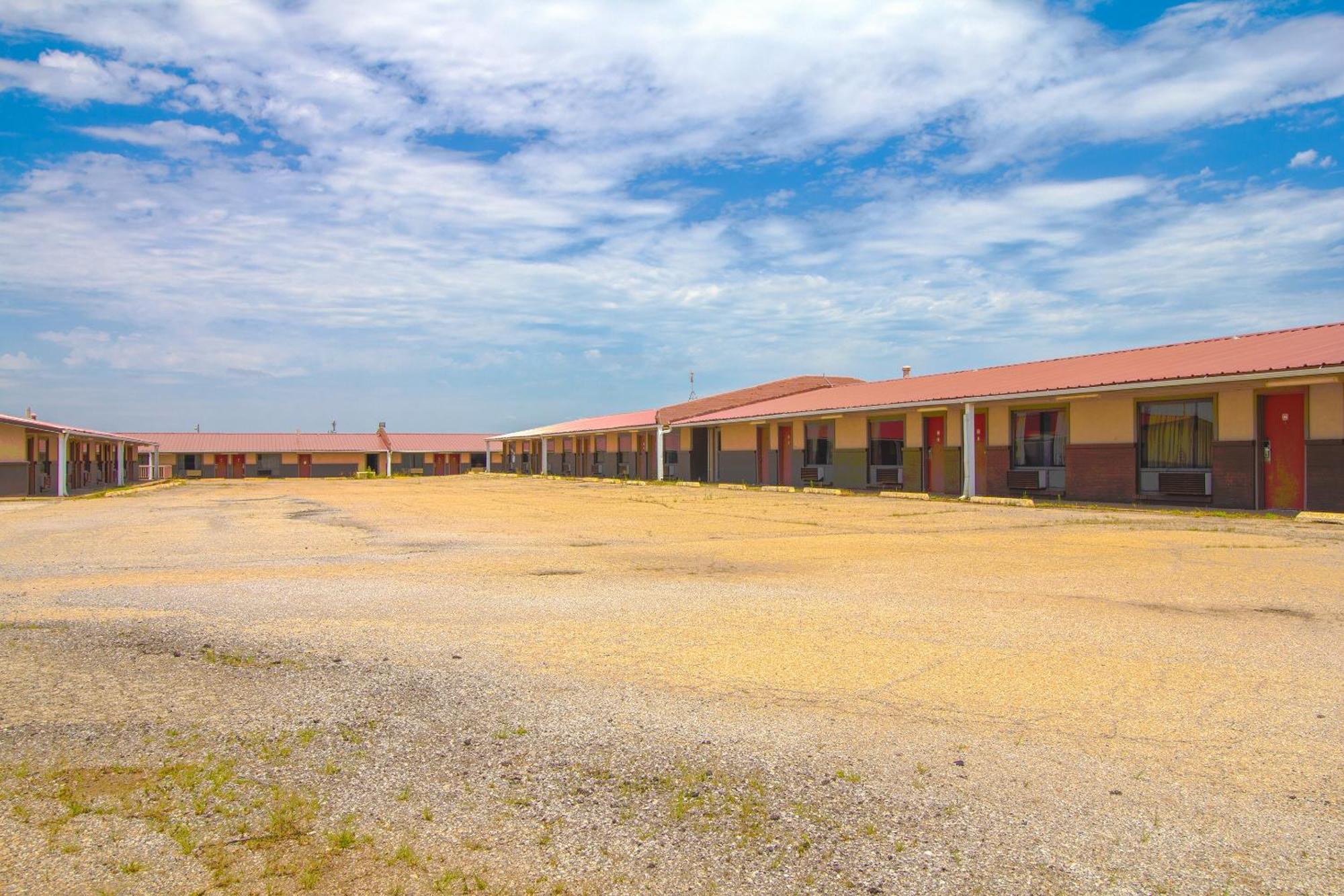 American Best Inn By Oyo I-35 Perry Near Lake Mcmurtry Exterior foto